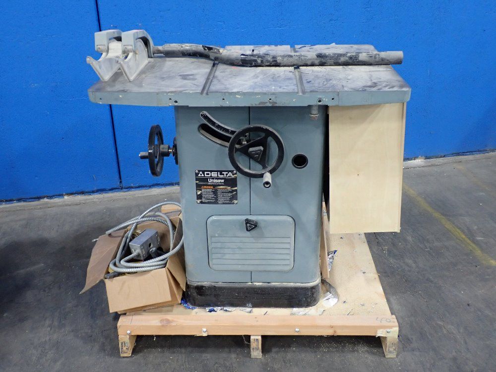 Delta International Machinery Corp. 10" Tilting Arbor Unisaw - 34-806f