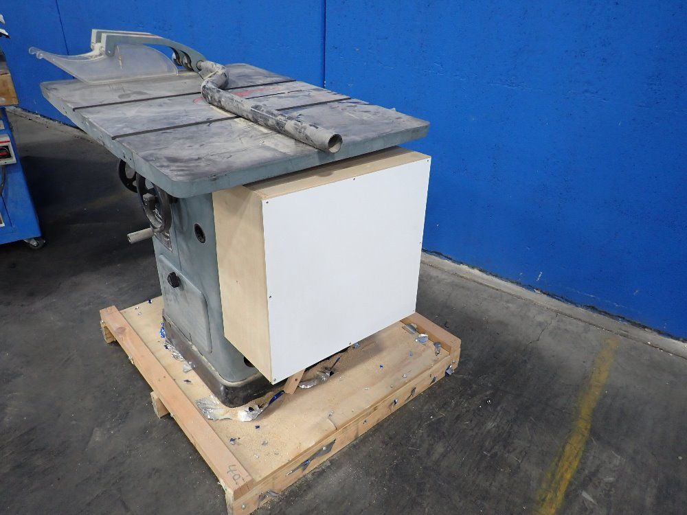 Delta International Machinery Corp. 10" Tilting Arbor Unisaw - 34-806f