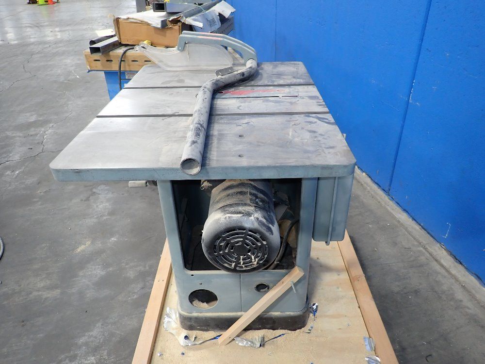 Delta International Machinery Corp. 10" Tilting Arbor Unisaw - 34-806f