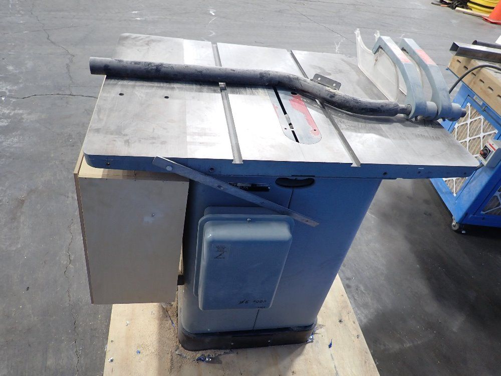 Delta International Machinery Corp. 10" Tilting Arbor Unisaw - 34-806f
