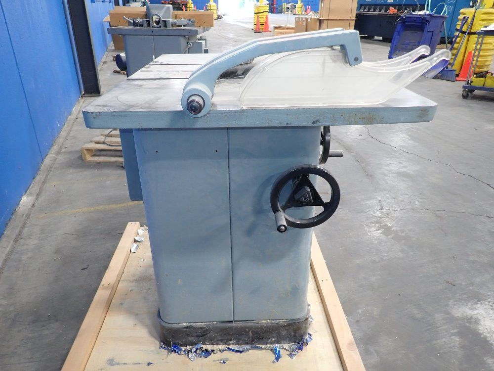 Delta International Machinery Corp. 10" Tilting Arbor Unisaw - 34-806f