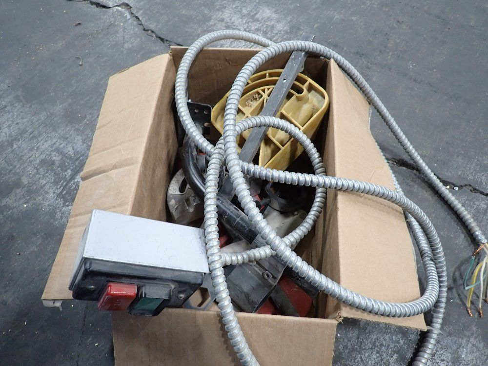 Delta International Machinery Corp. 10" Tilting Arbor Unisaw - 34-806f