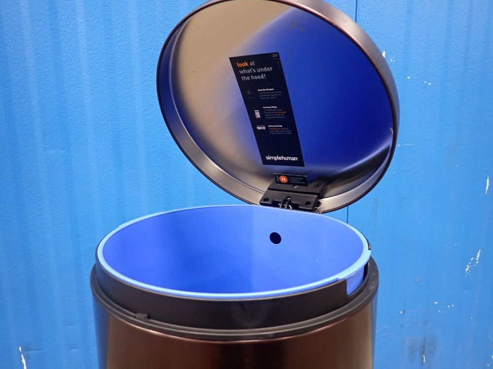 Simple Human Trash Bin