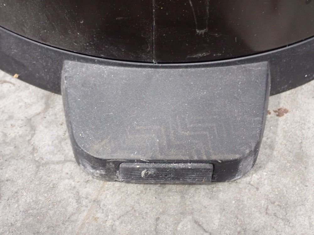 Simple Human Trash Bin