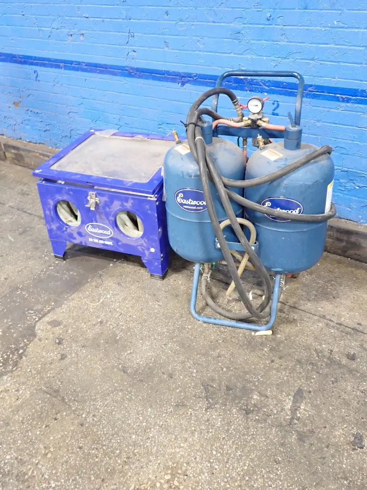 Eastwood 18" X 22" X 12" Glove Box/blast Cabinet