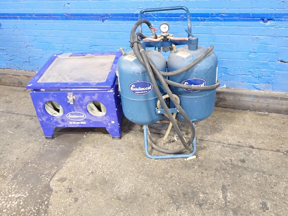 Eastwood 18" X 22" X 12" Glove Box/blast Cabinet