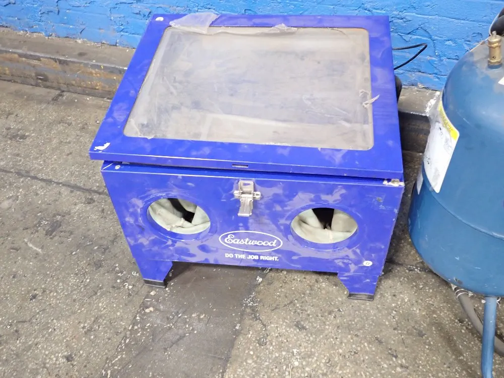 Eastwood 18" X 22" X 12" Glove Box/blast Cabinet