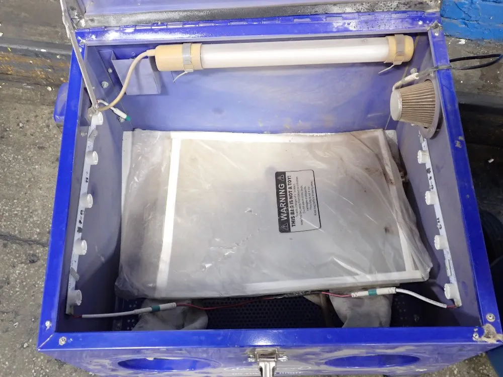 Eastwood 18" X 22" X 12" Glove Box/blast Cabinet