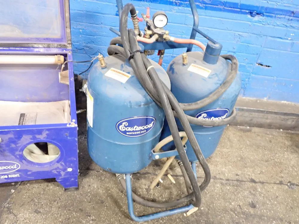 Eastwood 18" X 22" X 12" Glove Box/blast Cabinet