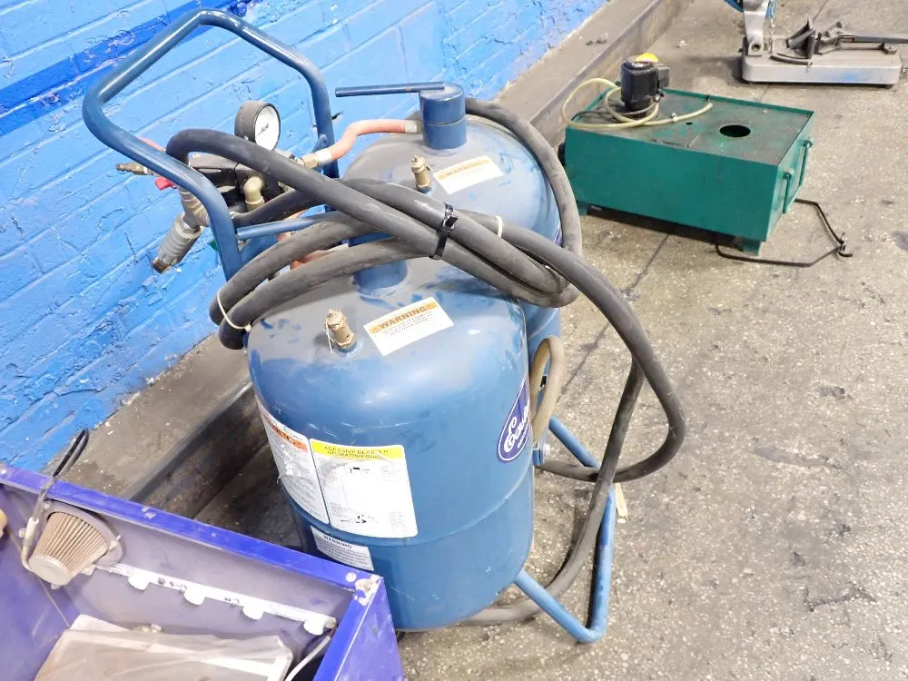 Eastwood 18" X 22" X 12" Glove Box/blast Cabinet