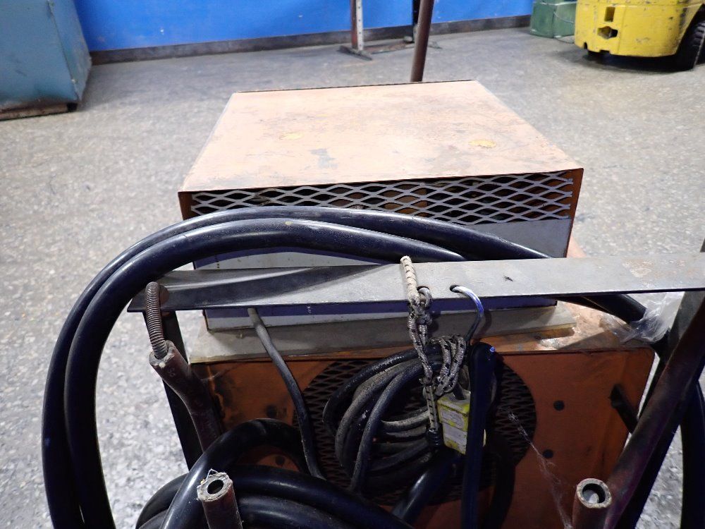 Airco 250 Amps Welder - 250 Ampere Ac/dc Bumblebee
