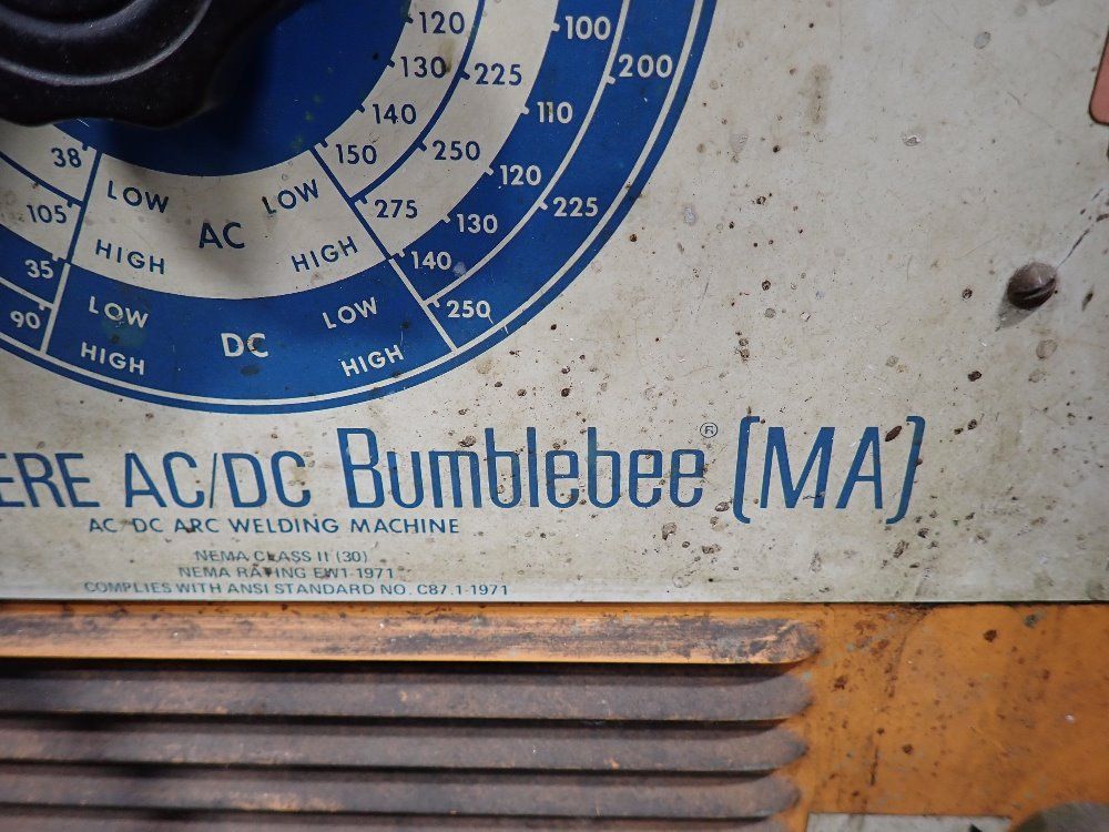 Airco 250 Amps Welder - 250 Ampere Ac/dc Bumblebee