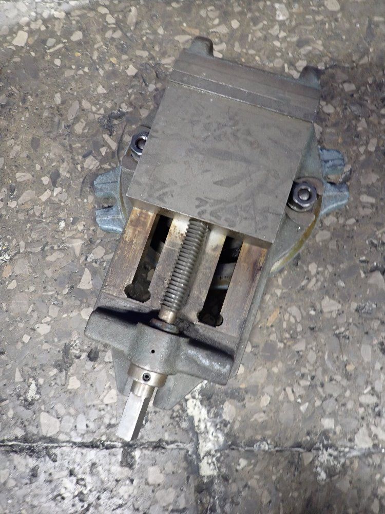 The L.s. Starrett Co. 6" 6" Vise