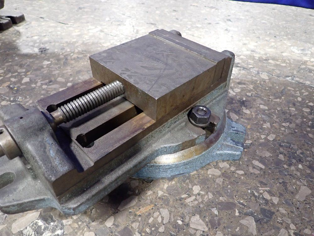 The L.s. Starrett Co. 6" 6" Vise