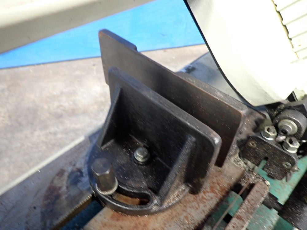 Grizzly Industrial Inc. 330 Lb Metal Cutting Bandsaw - G0561