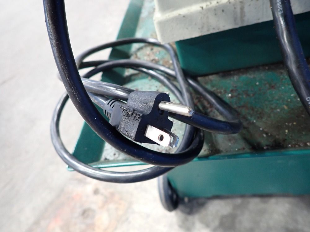 Grizzly Industrial Inc. 330 Lb Metal Cutting Bandsaw - G0561