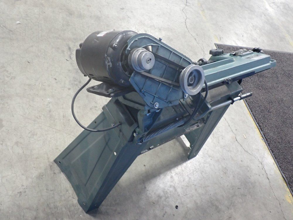 Enco Mfg. Co. 4-1/2" Round/4"x6" Rectangle Metal Cutting Horizontal Band Saw - 137-3150