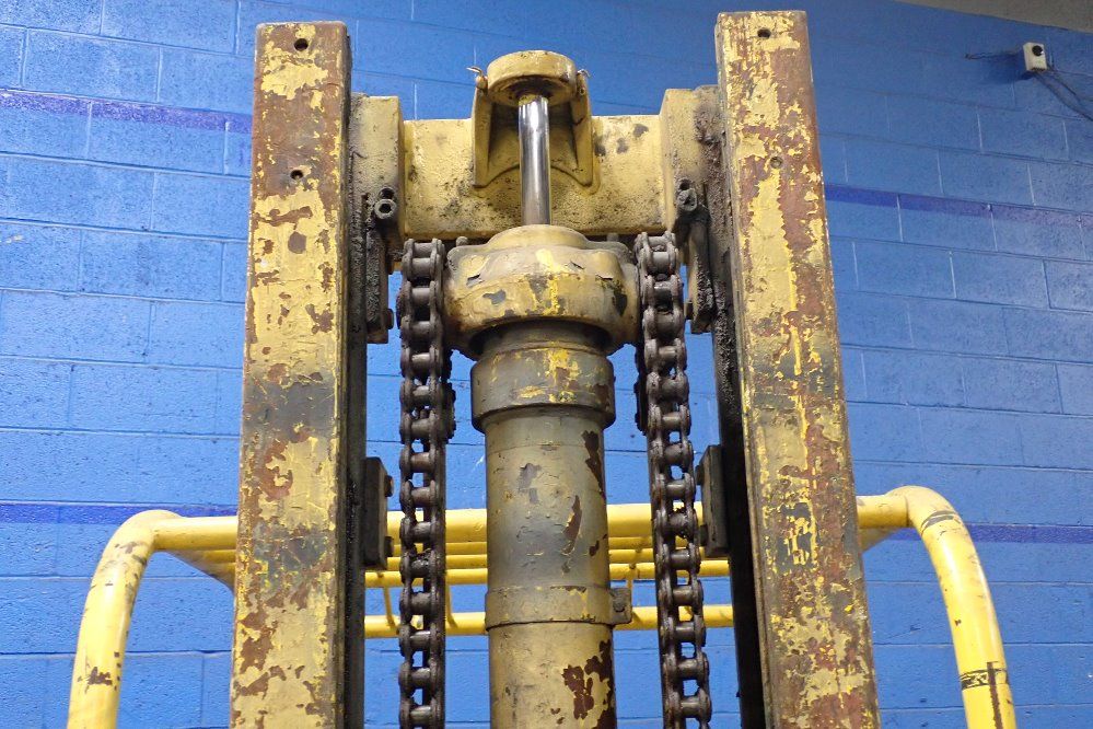 Towmotor 7000 Lbs Propane Forklift - 760plp7024