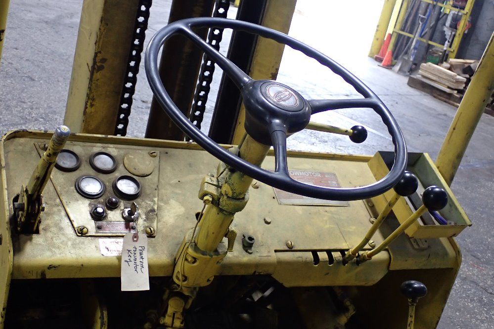 Towmotor 7000 Lbs Propane Forklift - 760plp7024