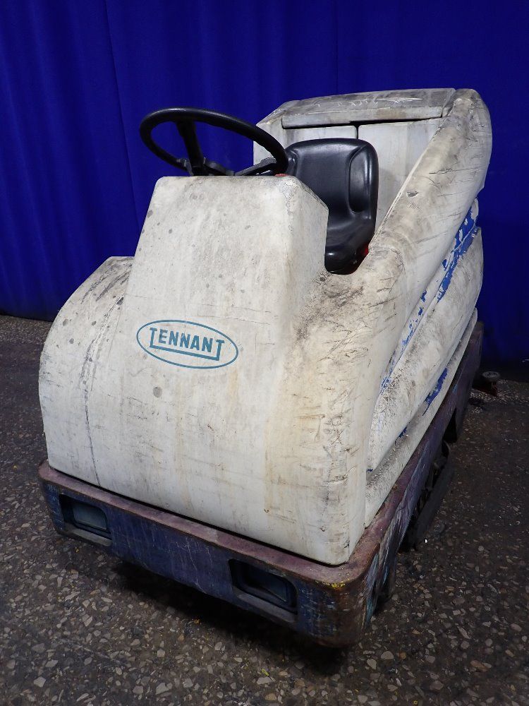 Tennant 47" Floor Scrubber - 7200-5618