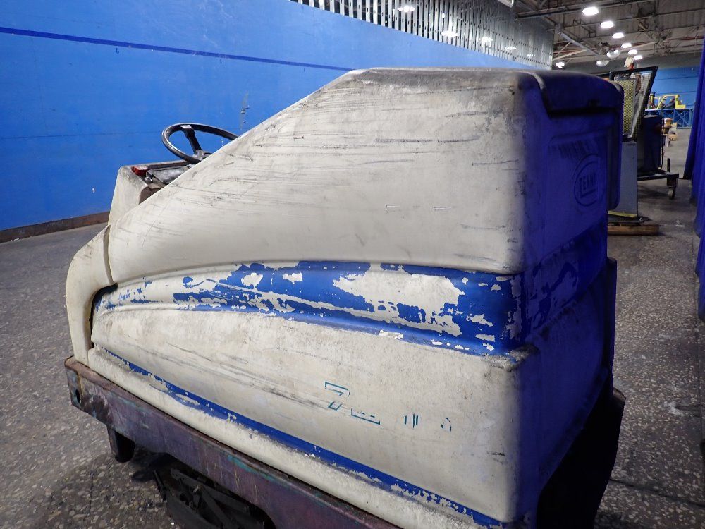 Tennant 47" Floor Scrubber - 7200-5618