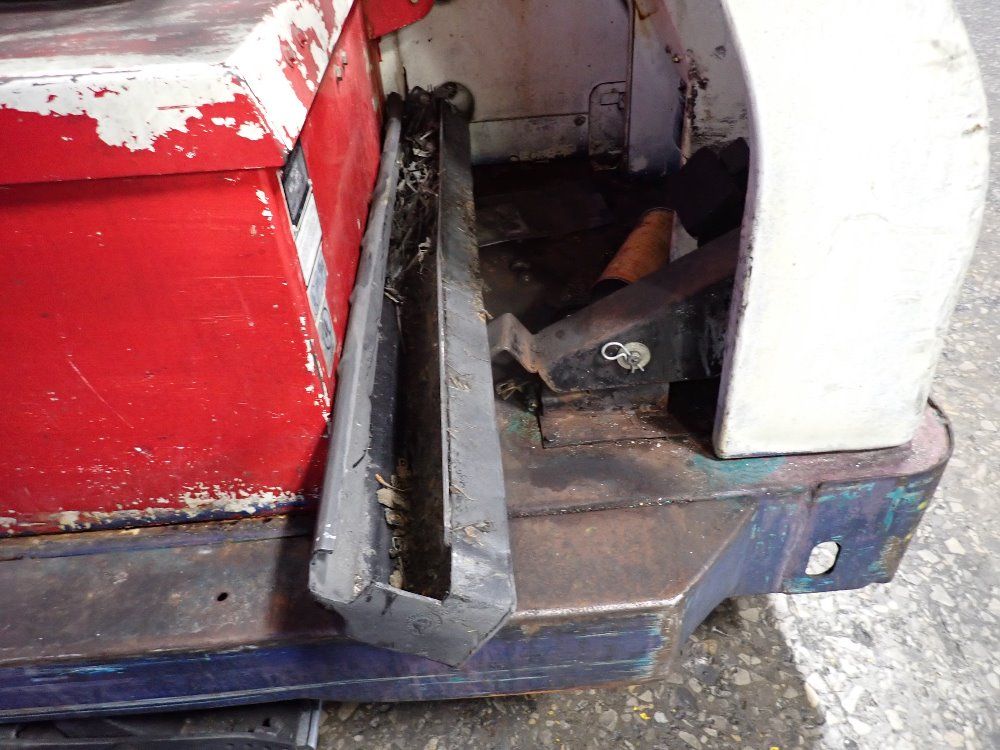 Tennant 47" Floor Scrubber - 7200-5618