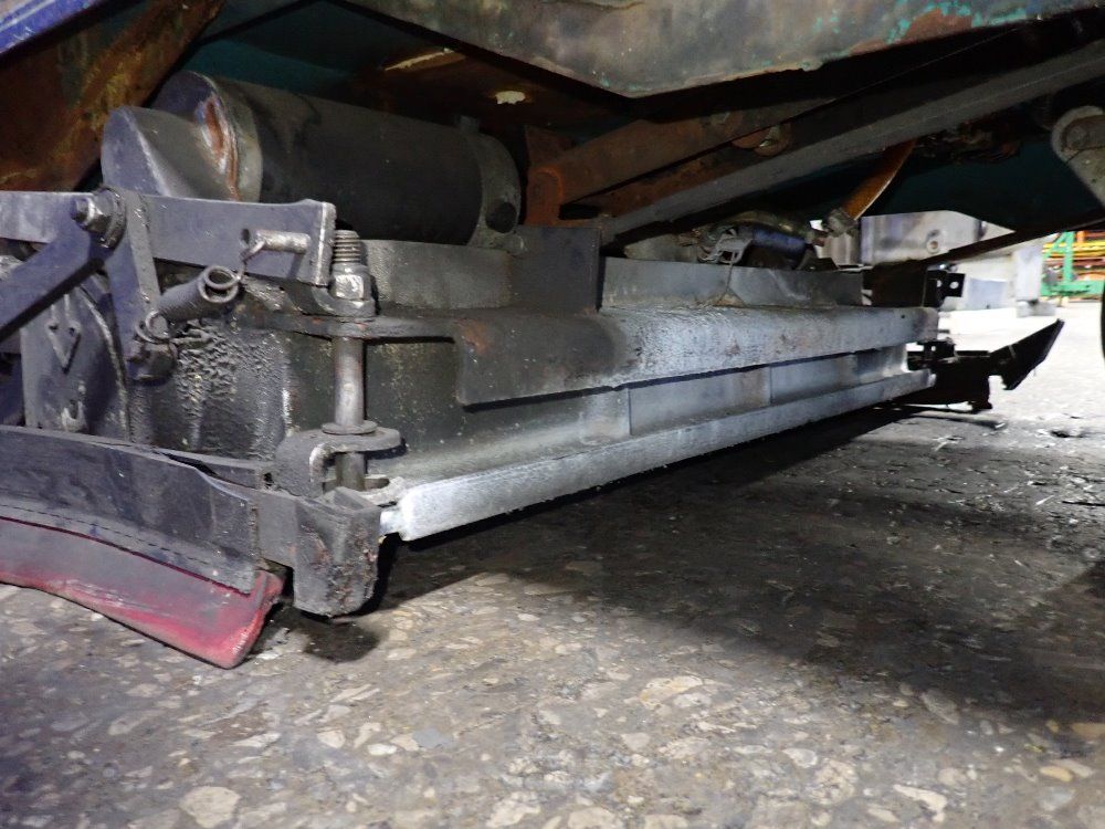 Tennant 47" Floor Scrubber - 7200-5618