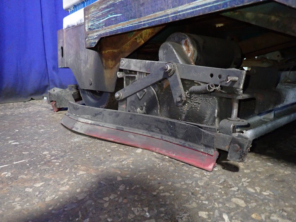 Tennant 47" Floor Scrubber - 7200-5618