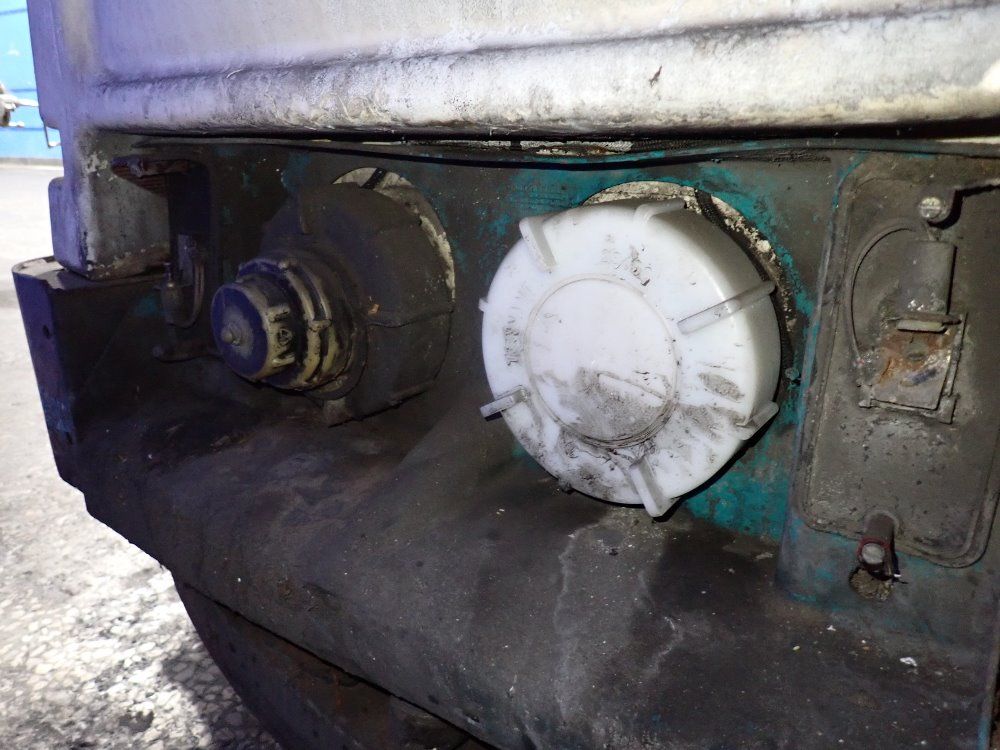 Tennant 47" Floor Scrubber - 7200-5618