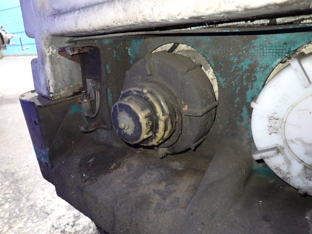 Tennant 47" Floor Scrubber - 7200-5618