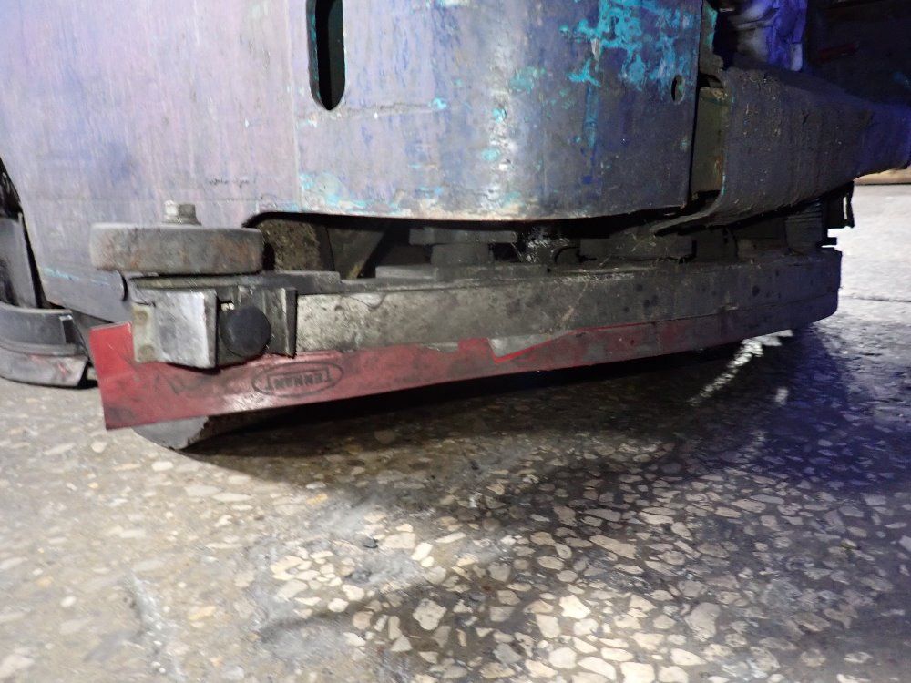 Tennant 47" Floor Scrubber - 7200-5618