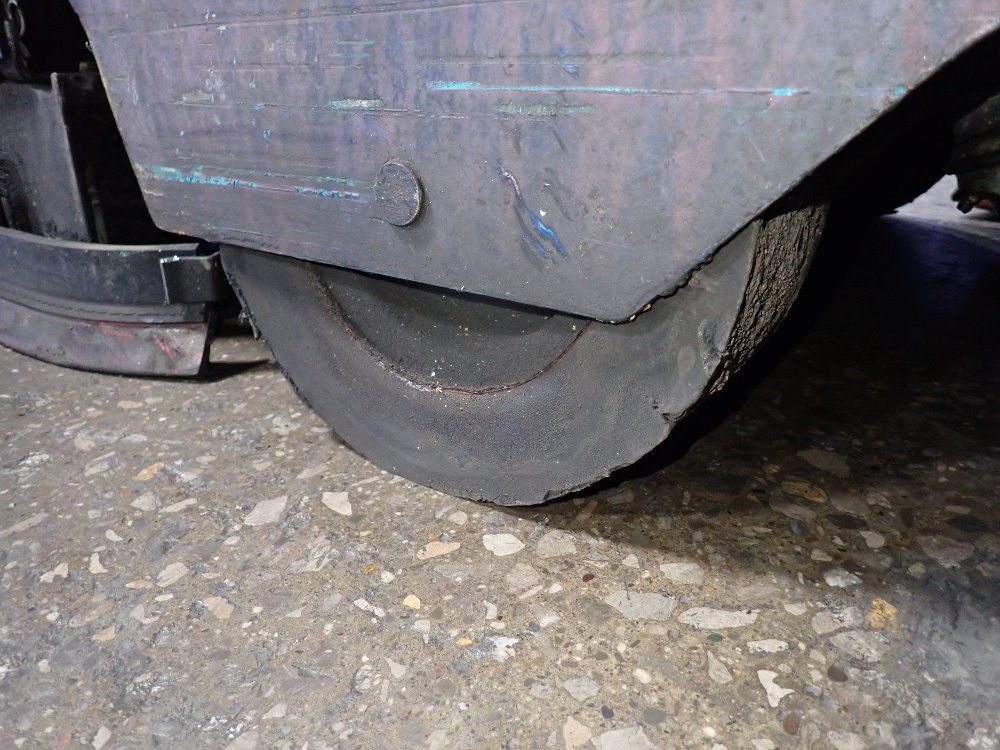 Tennant 47" Floor Scrubber - 7200-5618