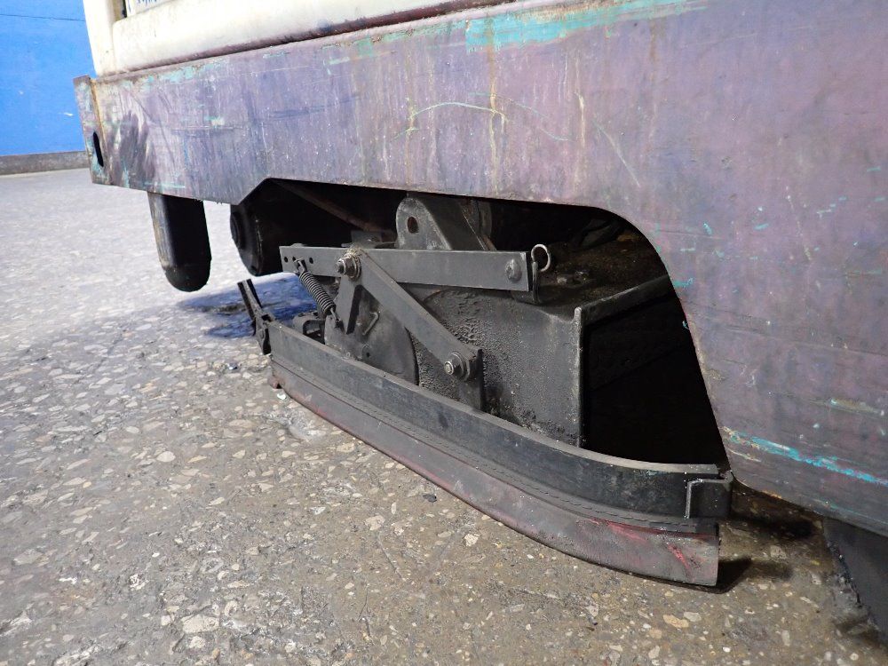 Tennant 47" Floor Scrubber - 7200-5618