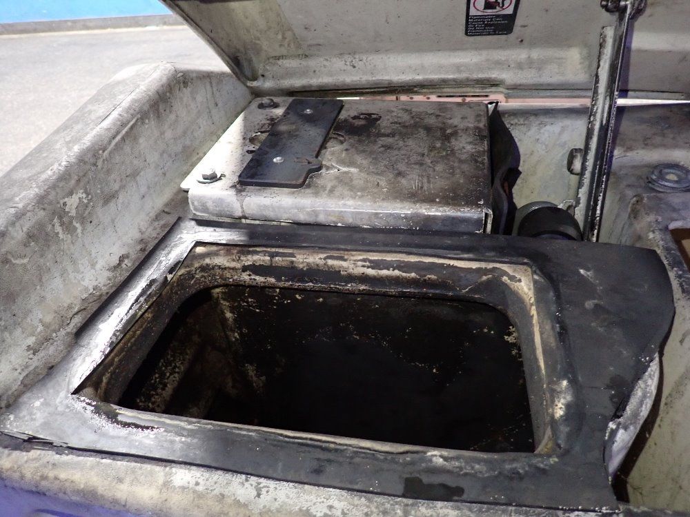 Tennant 47" Floor Scrubber - 7200-5618