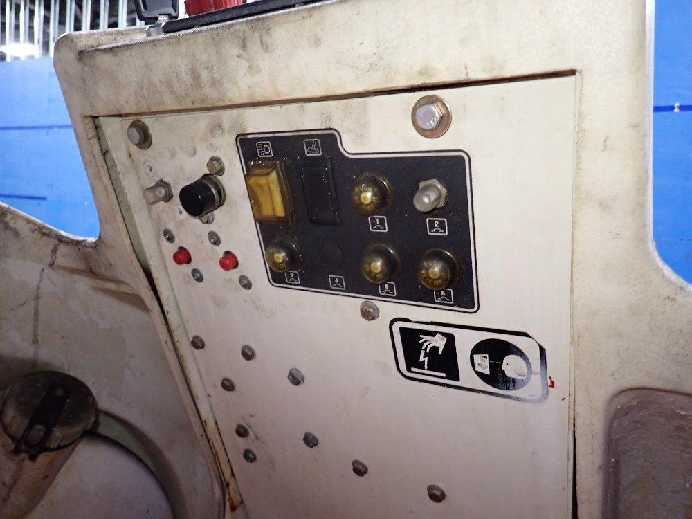 Tennant 47" Floor Scrubber - 7200-5618