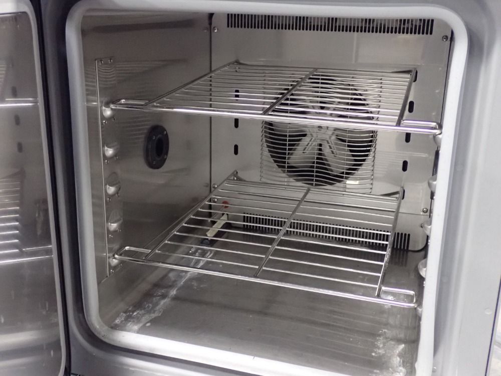 Espec Corp Bench Top Type Temperature  Humidity Chamber