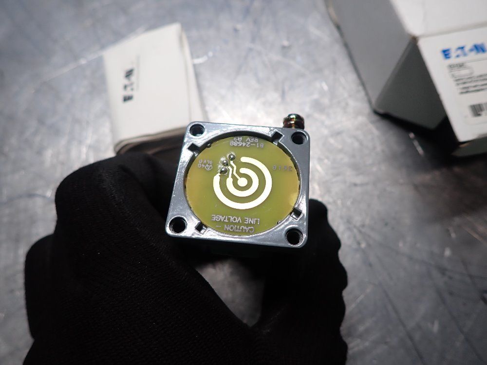 Eaton 3 Amp, 500 Ma, 50/60 Hz, 20-264 Vac/dc Proximity Switch - E51sal