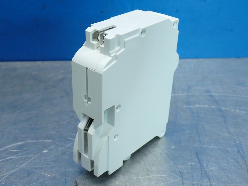 Leviton Hydraulic Circuit Breaker - Lb120-1af