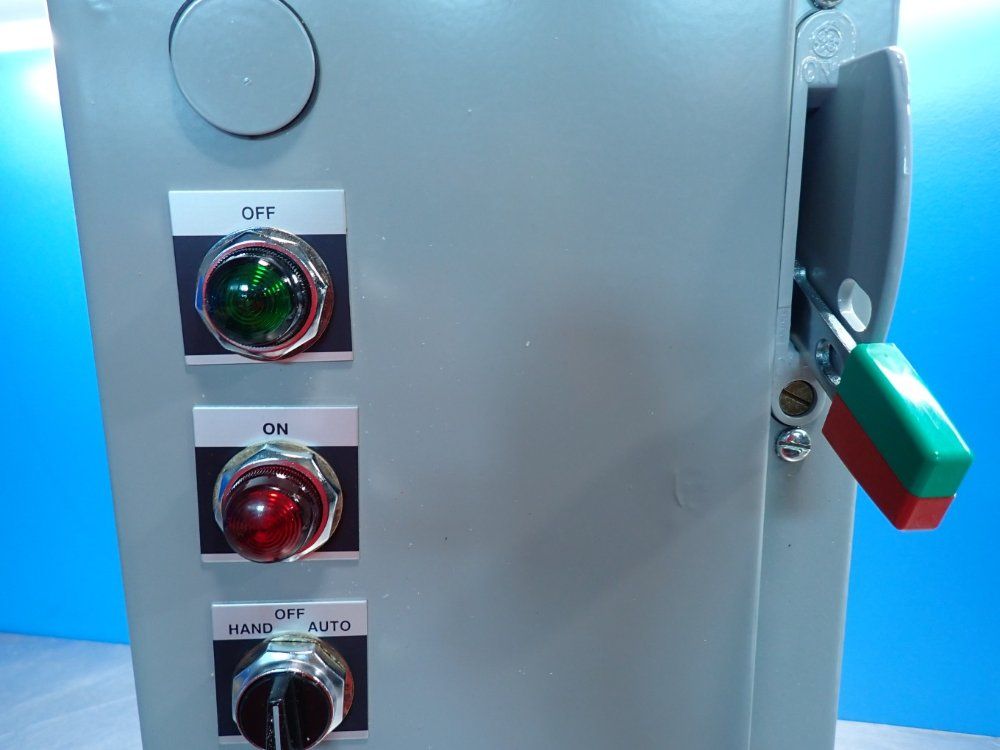 General Electric 300-line Control Nema Combination Starter Fusible Disconnect - Cr308bt 18ragdal5a