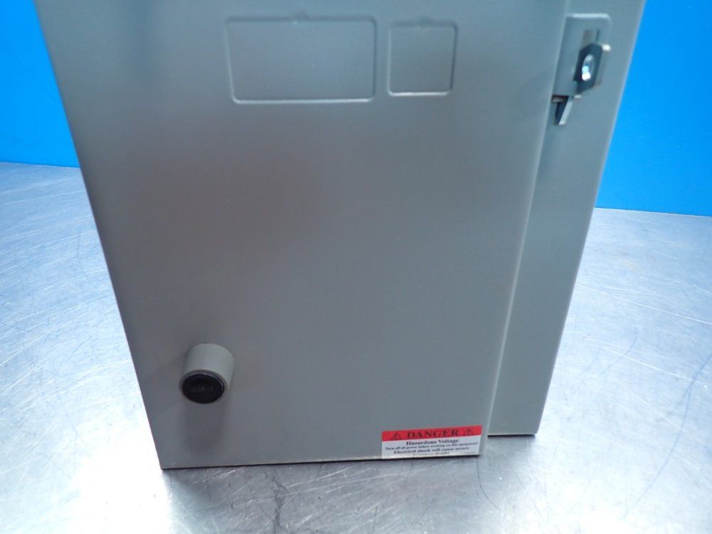 General Electric 300-line Control Nema Combination Starter Fusible Disconnect - Cr308bt 18ragdal5a