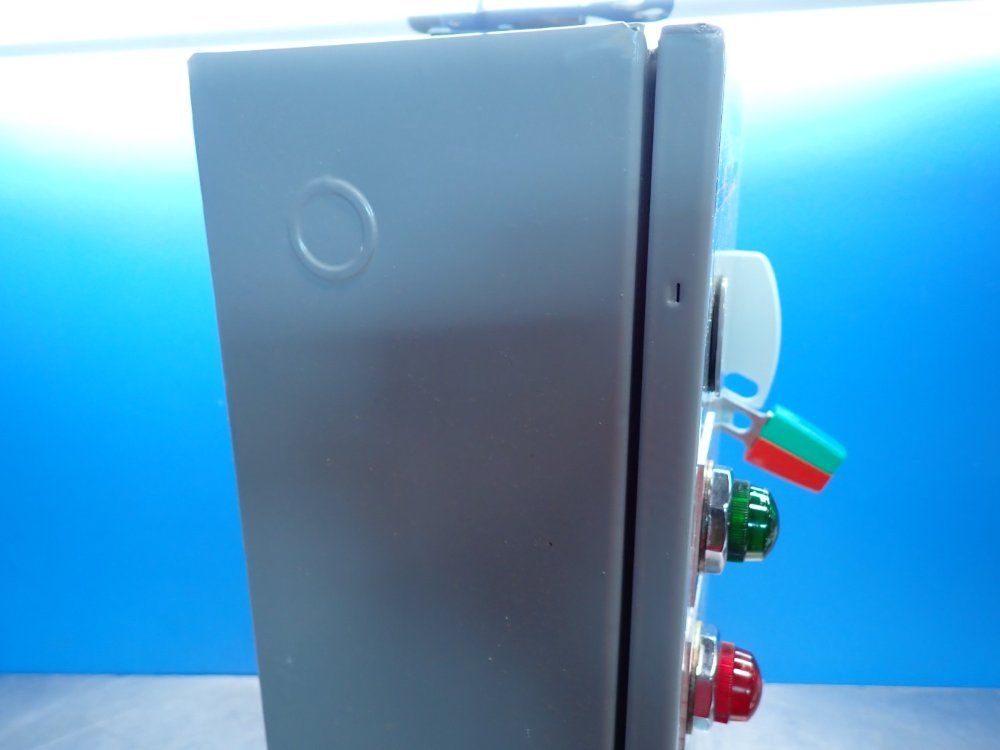 General Electric 300-line Control Nema Combination Starter Fusible Disconnect - Cr308bt 18ragdal5a