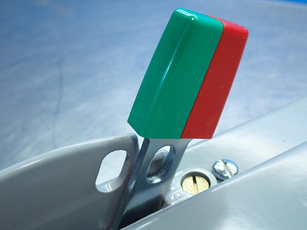 General Electric 300-line Control Nema Combination Starter Fusible Disconnect - Cr308bt 18ragdal5a