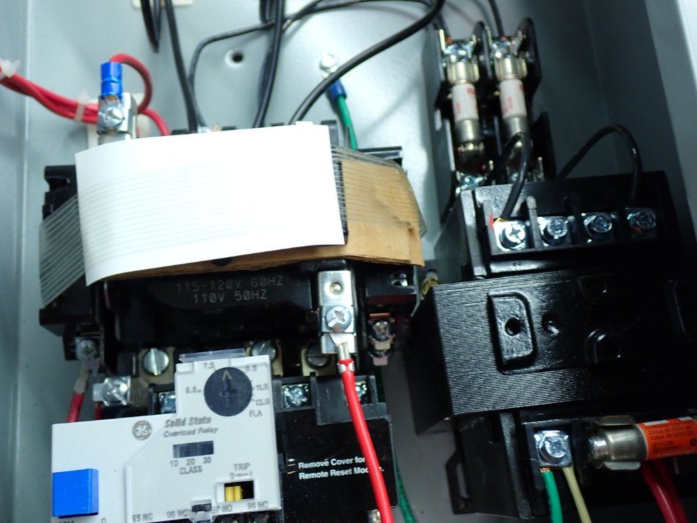 General Electric 300-line Control Nema Combination Starter Fusible Disconnect - Cr308bt 18ragdal5a