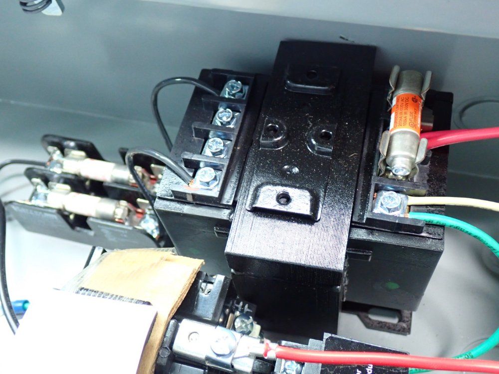 General Electric 300-line Control Nema Combination Starter Fusible Disconnect - Cr308bt 18ragdal5a