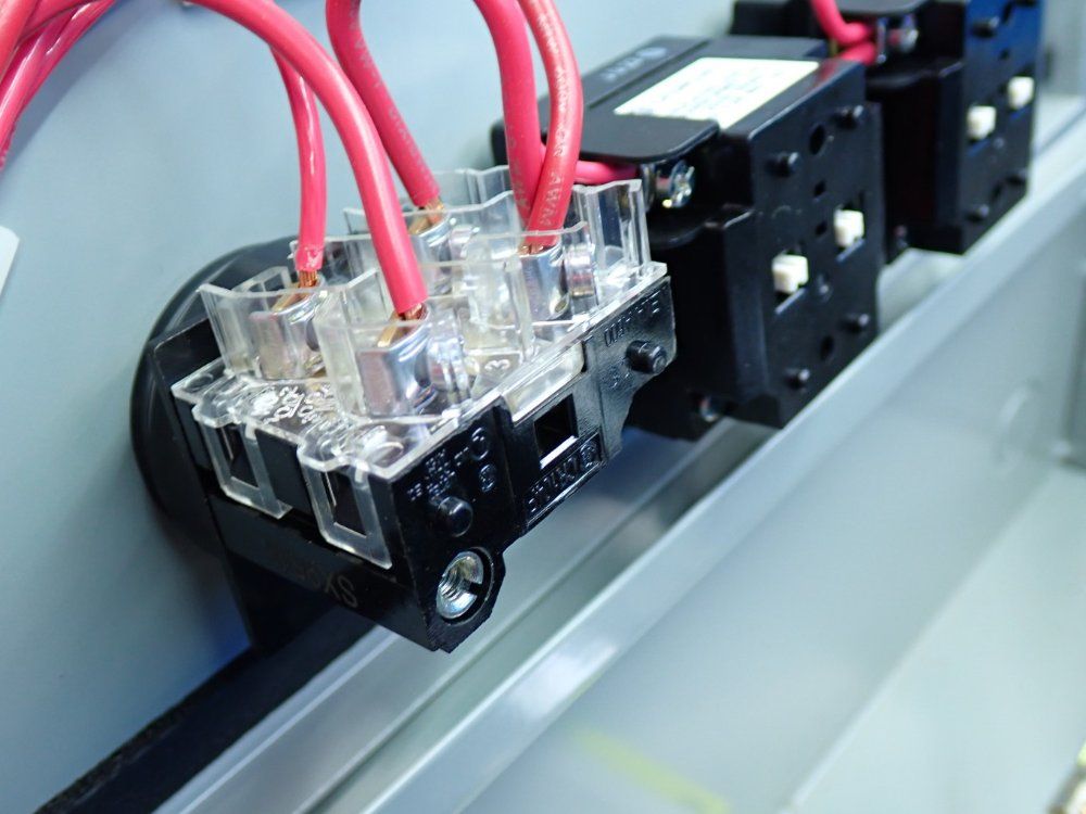 General Electric 300-line Control Nema Combination Starter Fusible Disconnect - Cr308bt 18ragdal5a