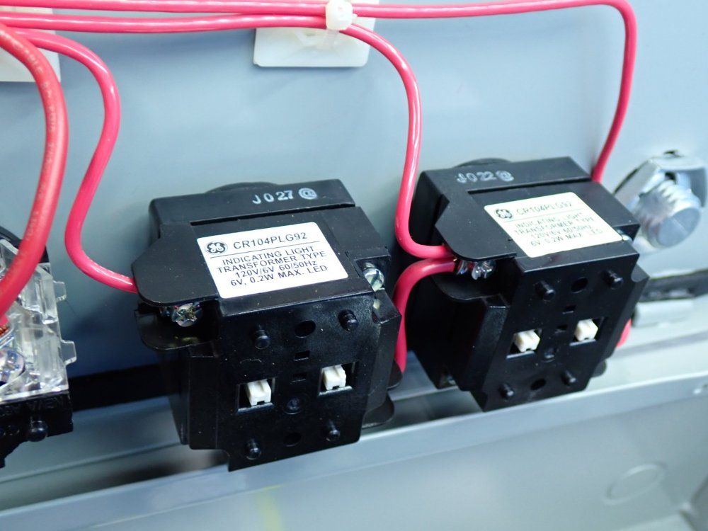 General Electric 300-line Control Nema Combination Starter Fusible Disconnect - Cr308bt 18ragdal5a