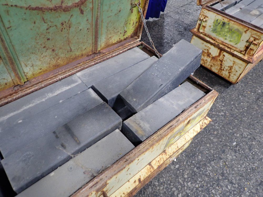 59" X 23" X 22" Jobbox W/wooden Blocks