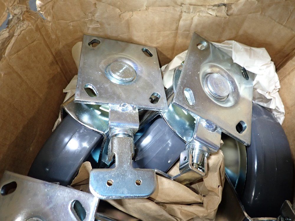  Casters