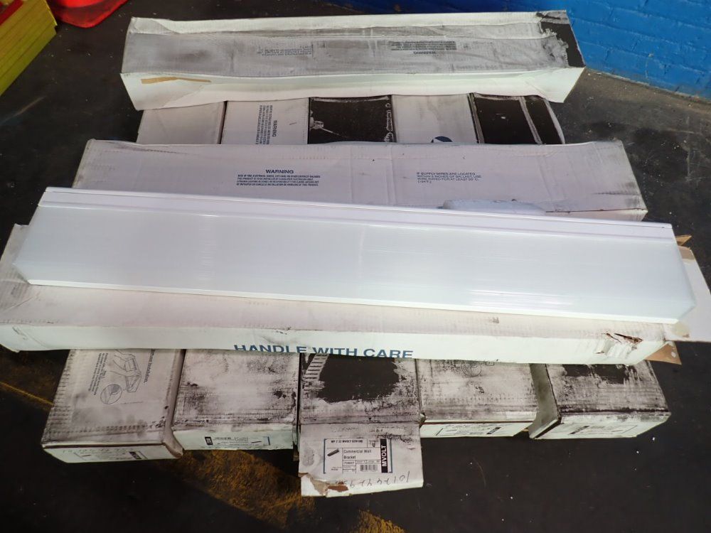 Lithonia Lighting 48"x7" Fluorescent Wall Brackets - Wp232