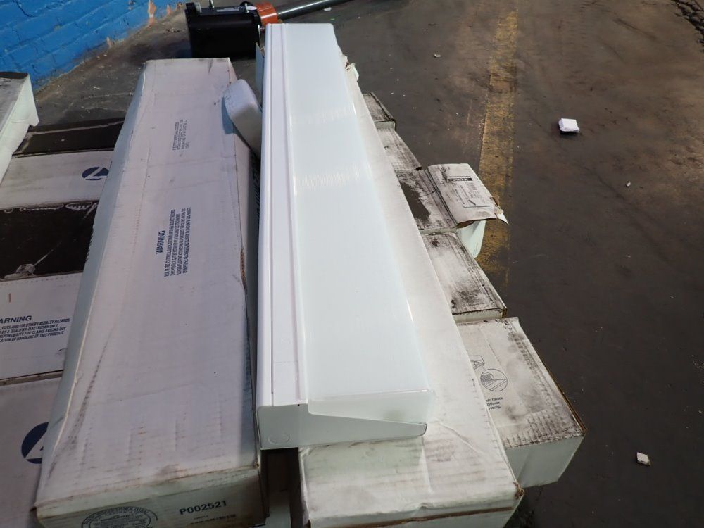 Lithonia Lighting 48"x7" Fluorescent Wall Brackets - Wp232